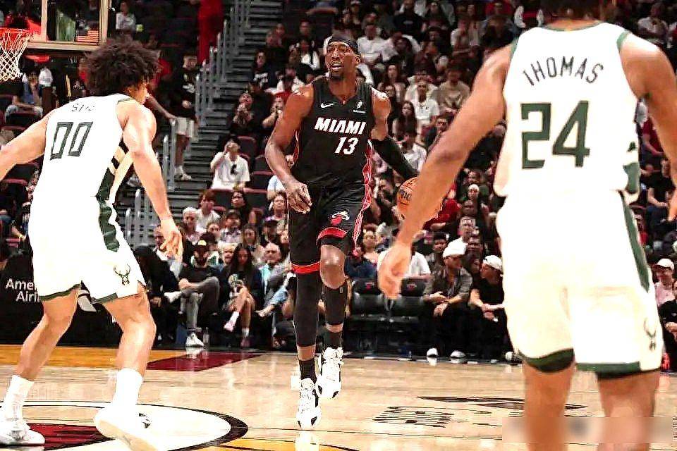 关于字母哥与90激战公牛分钟上海海港赛前队长鼓劲，媒体一致点评：Uzi连续十五场比赛得分超过突破纪录的信息